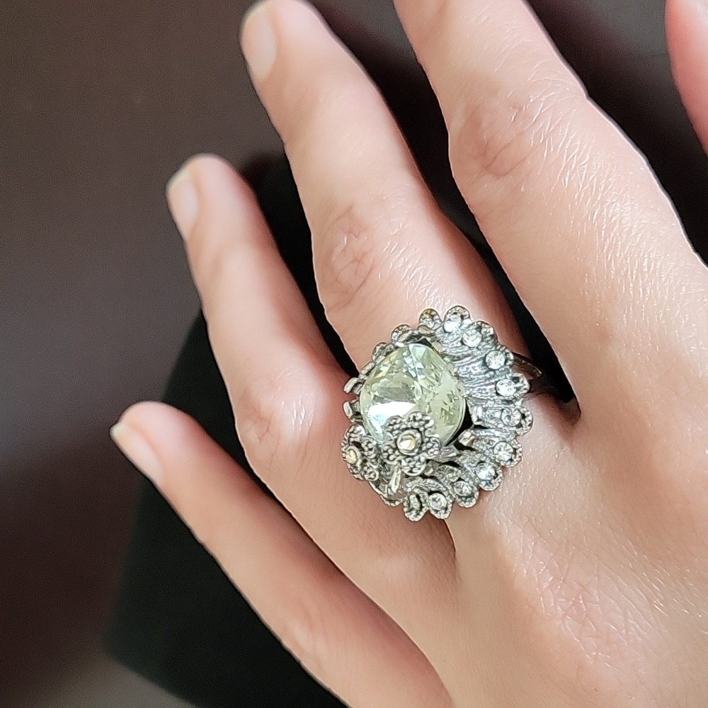 Elegant design ring for special occasions - Picture 2 of 3